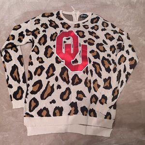 💰sold💰.   OU Leopard sweater